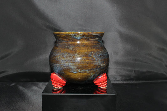Cauldron w/Croissant Legs