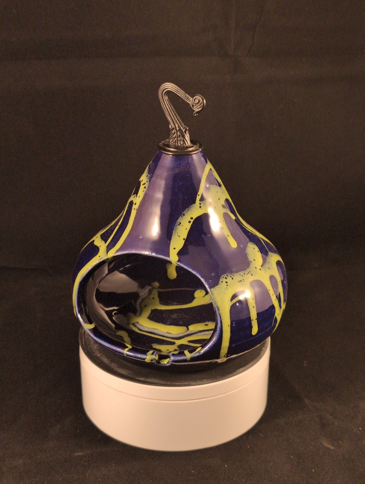 Ashtray, Hanging